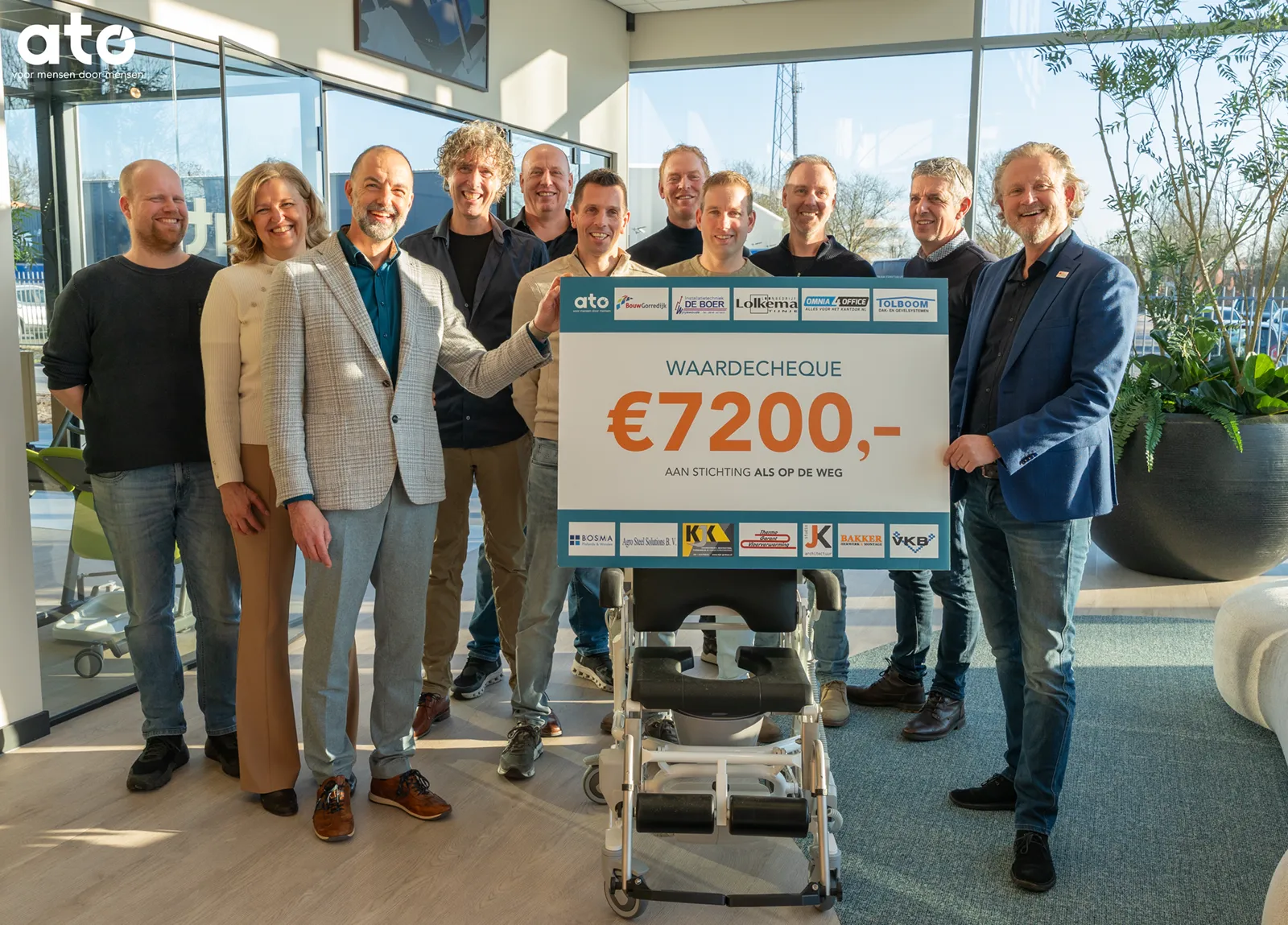 Donatie aan Stichting ALS op de weg. Door lokale ondernemers. Voor mensen door mensen