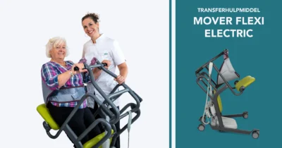 Zorgverlener ondersteunt zorgvrager tijdens transfer met de Mover Flexi Electric actieve sta-oplift
