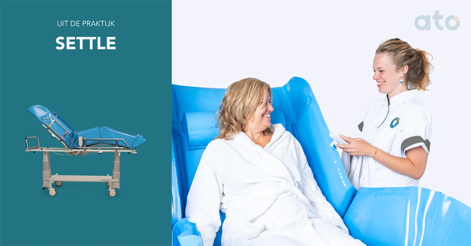 Settle douchebrancard met zorgmedewerker en cliënt tijdens een comfortabele douche-ervaring. (Scene met modellen)