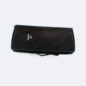 Gesloten zwarte draagtas van de Raizer Lift Up met turquoise rits en logo op de bovenkant