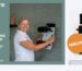 Zorgverlener hangt de nieuwe Doffie wandhouder aan de muur. Introductie-actie: bij 2 Doffies gratis wandhouder en 5% korting, geldig tot en met 31-08-2026.