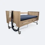 EkaMove in een zorgbed met de zorgmatras naar een zijde gekanteld voor de zijligging